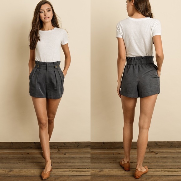 High-waisted Pleated Shorts Blue - Picture 2 of 8